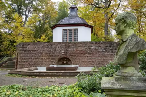 Der Hussong-Pavillon aus dem Jahr 1912 auf dem Hauptfriedhof.