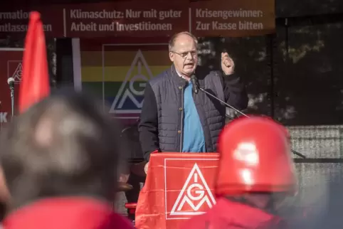 Stefan Körzell, Mitglied des geschäftsführenden DGB-Bundesvorstands, mahnte zur Fairness beim wirtschaftlichen Wandel. 