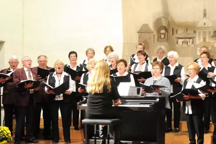 Der Männer- und Frauenchor bei einem Konzert im Von-Busch-Hof 2014. 