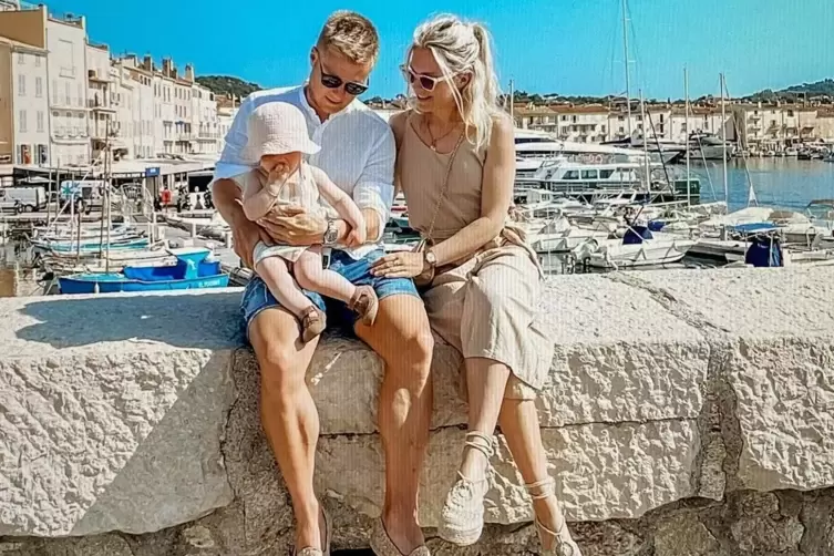 Urlaubsidyll: Jean Zimmer, Ehefrau Sara Magdalena und die kleine Lotte genossen im Sommer die Côte d’Azur. Zimmer ist generell d