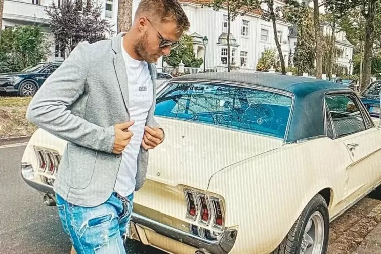 Baujahr 1993,Baujahr 1967: Jean Zimmer und sein Ford Mustang. 
