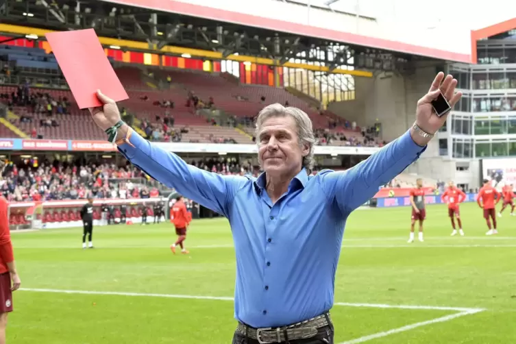 Zurück auf dem „Betze“, Gerry Ehrmann feierte mit den FCK-Fans.. 