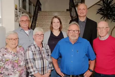 Vorne von links: Regina Schreiber, Anita Velten, Karl-Heinz Bärmann, Josef Semar. Hinten von links: Heinz Zimmer, Natascha May, 