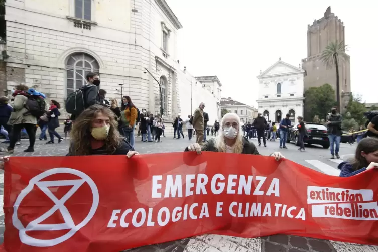 Gegen die Klimapolitik der Industriestaaten haben Umweltaktivisten beim G20-Gipfel am Sonntag in Rom demonstriert. 