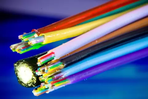 Ein Glasfaserkabel, das einmal eine schnelle Internetverbindung ermöglichen soll. 