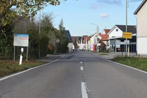 Ortseinfahrt Harthausen von Schwegenheim kommend: Diese soll im Zuge des Radwegebaus entlang der L537 umgestaltet werden. 