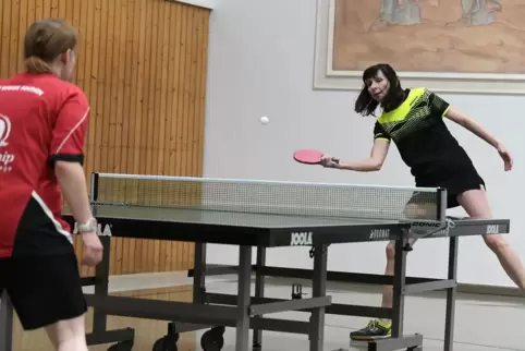 Routiniert: Bettina Schmidt (rechts) schlug auch Daniela Fetzer aus Mainz-Finthen.