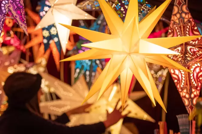Mehr Corona-Infektionsfälle in den Kliniken: Trotzdem dürfen Weihnachtsmärkte ohne Beschränkungen stattfinden.