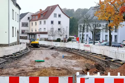 Ein Nadelöhr: Die Bahnhofstraße in Contwig bleibt bis ins Frühjahr 2022 eine Baustelle.