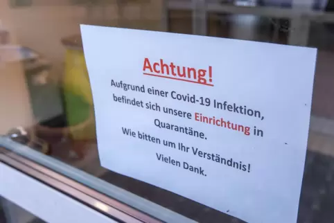 In Bad Doberan hat der Corona-Ausbruch in einem Pflegeheim mehreren Bewohnern das Leben gekostet.