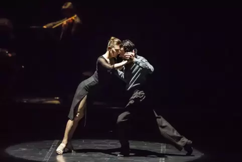 Die Leidenschaft, Kraft und Erotik des Tangos: Szene aus „Piazzolla Tango“ von Luciano Padovani. 