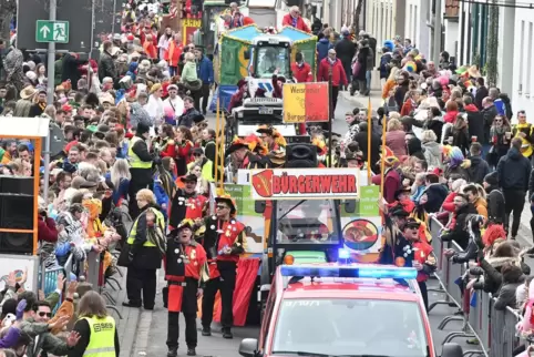 Fällt auch in diesem Jahr aus: der Faschingsumzug in Weisenheim am Sand (unser Bild zeigt den Umzug 2020). 