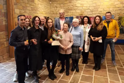  Mit Familie, Bürgermeister (Mitte), Beigeordneter, Mitarbeitern und Sponsor. Von links Antonio, Laura (zweite Reihe) und Heike 