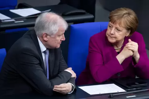 Werden sie einander vermissen? Horst Seehofer hat für seine Eisenbahn eigens Angela-Merkel-Figuren angeschafft.