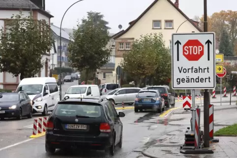 Am 14. November rückt die Straßenmeisterei an, um den alten Zustand an der Kreuzung wieder herzustellen