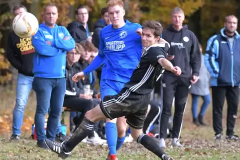 Hat seine Chance genutzt: Paul Göttel (blaues Trikot) hat sich jüngst in die Stammformation des SV Nanz-Dietschweiler gespielt. 