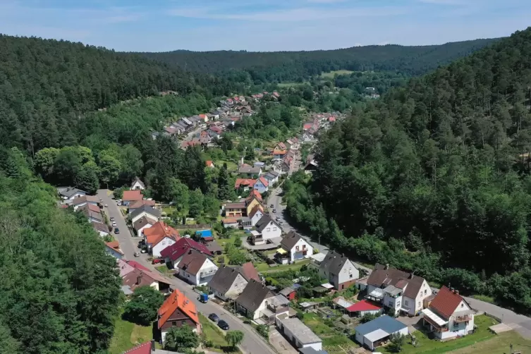 Im Bereich der südlichen Langentalstraße (auf dem Foto rechts) sollen auf der Ostseite acht bis zwölf Bauplätze entstehen. 