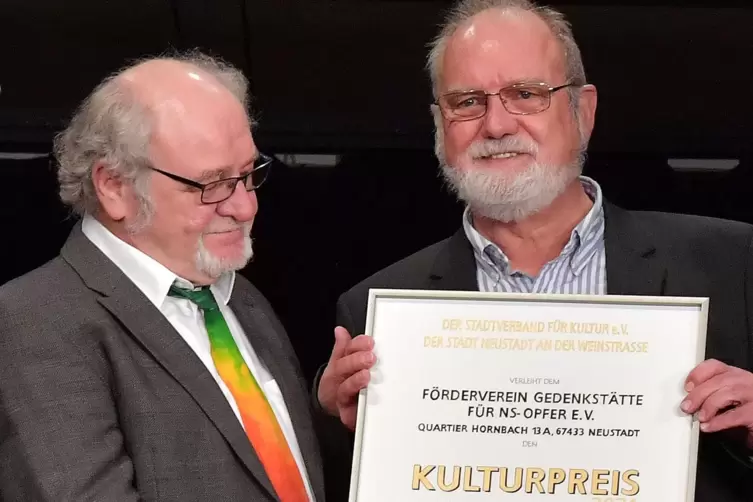Der alte und der neue Vorsitzende des „Förderverein Gedenkstätte für NS-Opfer“, Eberhard Dittus (links) und Kurt Werner, nahmen 