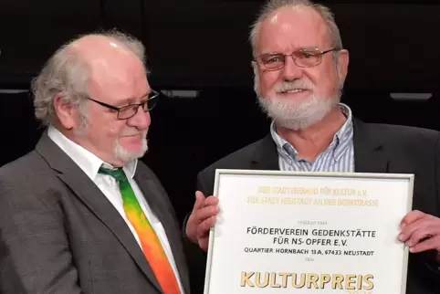 Der alte und der neue Vorsitzende des „Förderverein Gedenkstätte für NS-Opfer“, Eberhard Dittus (links) und Kurt Werner, nahmen 