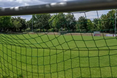 Eine schöne Anlage hat der TuS Flomersheim. Ob hier in der kommenden Saison A-Klasse-Fußball gespielt wird? Der TuS hat auf jede