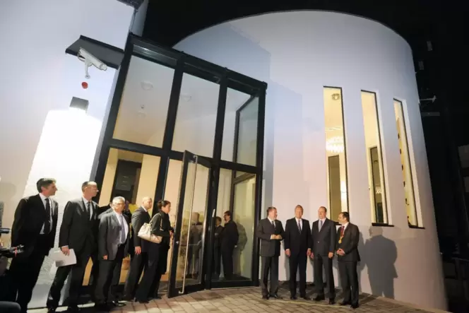 Einweihung der Synagoge 2011: Gekommen waren auch der damalige Ministerpräsident Kurt Beck (SPD, Vierter von rechts) sowie Ex-Bu