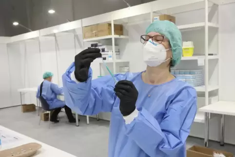 Zirka 110.000 Spritzen mit einem Impfstoff gegen das Coronavirus wurden im Impfzentrum gesetzt .