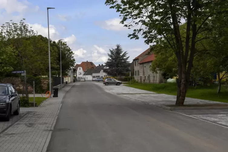 Im Mai wurde die Bleichstraße endlich so hergestellt, wie es sich für eine Dorfstraße gehört. 