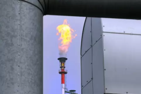 Die Fackel des BASF Steamcrackers.