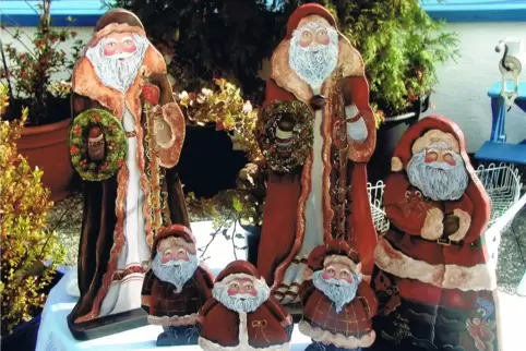 „Lustig, lustig, traleralala, bald ist Nikolausabend da.“ Die passende Deko gibt es an den nächsten beiden Wochenenden in Fußgön