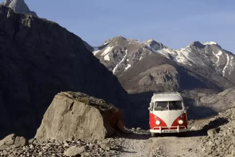 Das große Bulli-Abenteuer. Fotograf Peter Gebhard reiste mit dem VW-Bus von Istanbul ans Nordkap. 