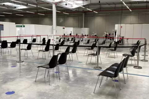 Das Impfzentrum Wörth steht auf Standby – die Mietkosten laufen ebenso wie die Arbeitsverträge der Mitarbeiter. 
