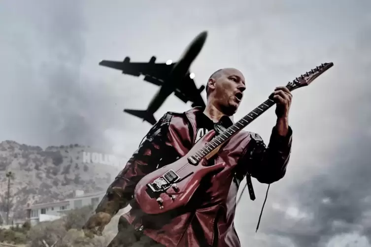 Markus Pfeffer im Videoclip „Till the End of Time“ von Christian Esche.