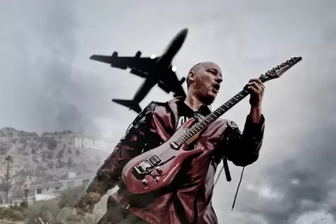 Markus Pfeffer im Videoclip „Till the End of Time“ von Christian Esche.