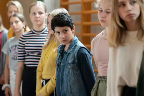 Ramin in der Tanzstunde: Traut er sich, seine erste Liebe aufzufordern?