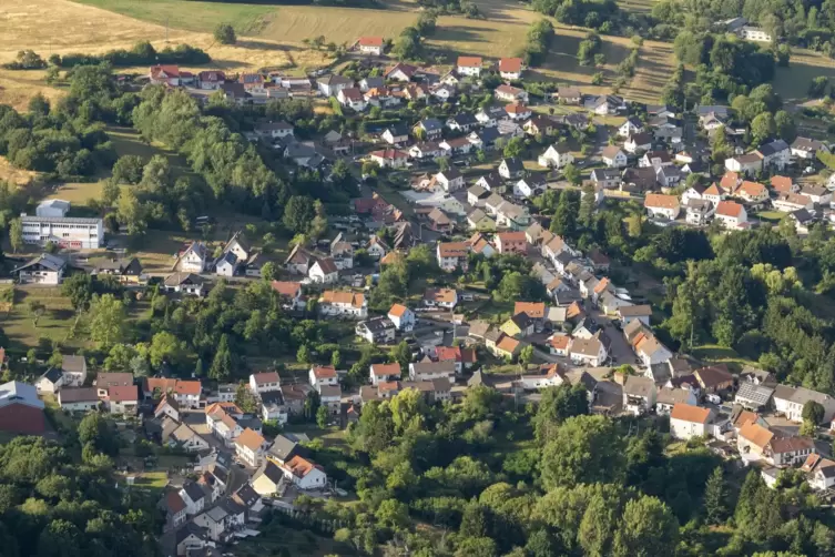 Die Ortsgemeinde Dunzweiler von oben. 
