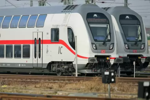 Mit relativ kostengünstigen IC-Doppelstockgarnituren sollen mehr Städte ein Fernzugangebot bekommen. Sehr hilfreich wären dabei 