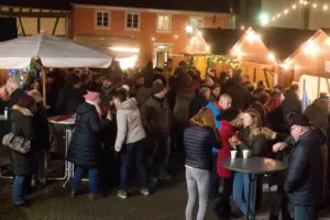 Eine Aufnahme des Weihnachtsmarktes in Offenbach-Hundheim aus dem Jahr 2019. 