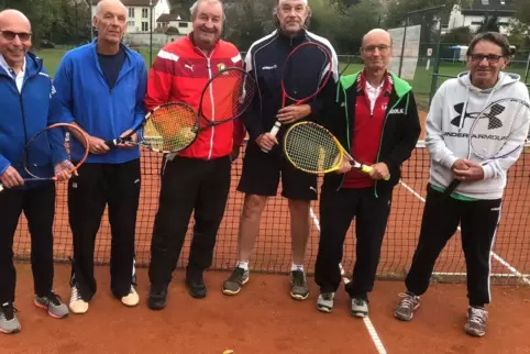 Herren-60-Meister (von links): Benno Burkhart, Andreas Baum, Karlheinz Wüst, Michael Moster, Gerhard Weilacher, Fritz Rinck. 