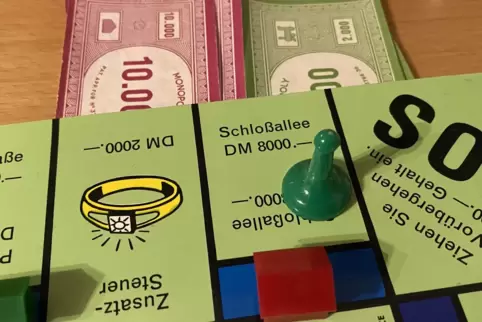 Gentrifizierung in der Schlossallee? Wer hier beim „Monopoly“-Spielen gegenüber seiner eigenen Gattin den eiskalten Kapitalisten