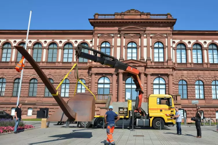 Ankunft in Kaiserslautern vor der Pfalzgalerie.