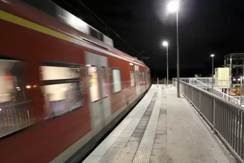 In Kandel stieg die Polizei in die S-Bahn ein. 
