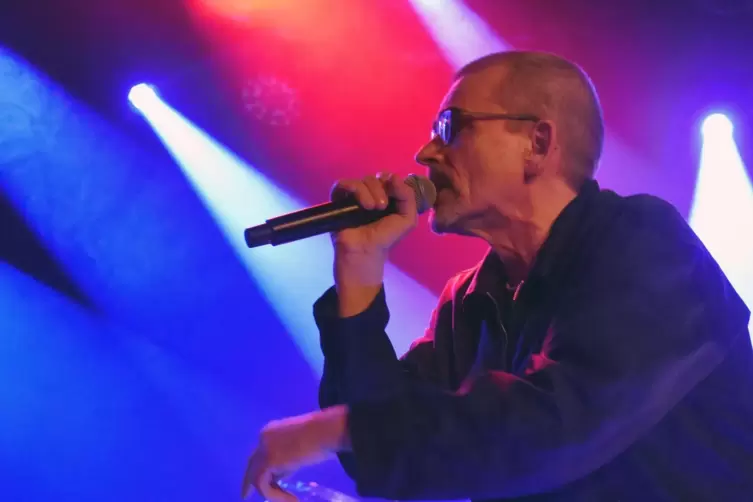 S&auml;nger Achim Degen offenbarte beim Gleis4-Konzert Shouter-Qualit&auml;ten.