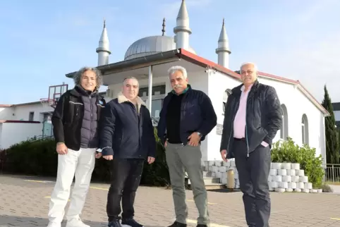 Haben sich in Speyer ein eigenes Leben aufgebaut: (von links) Hüseyin Göktas, Servet Özel, Hasim Karsligil und Selahattin Yildir