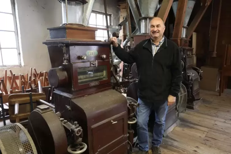 J&auml;hrlich verarbeitet M&uuml;llermeister Hermann Augspurger bis zu 200 Tonnen Getreide aus der Region.