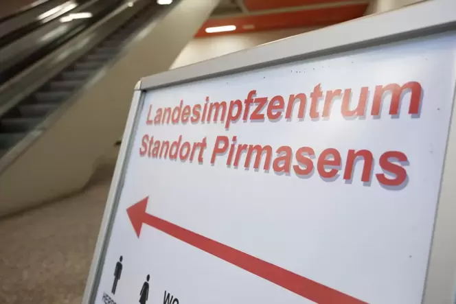 Das in der Messe Pirmasens eingerichtete Landesimpfzentrum solle wieder geöffnet werden, fordert die Landrätin.