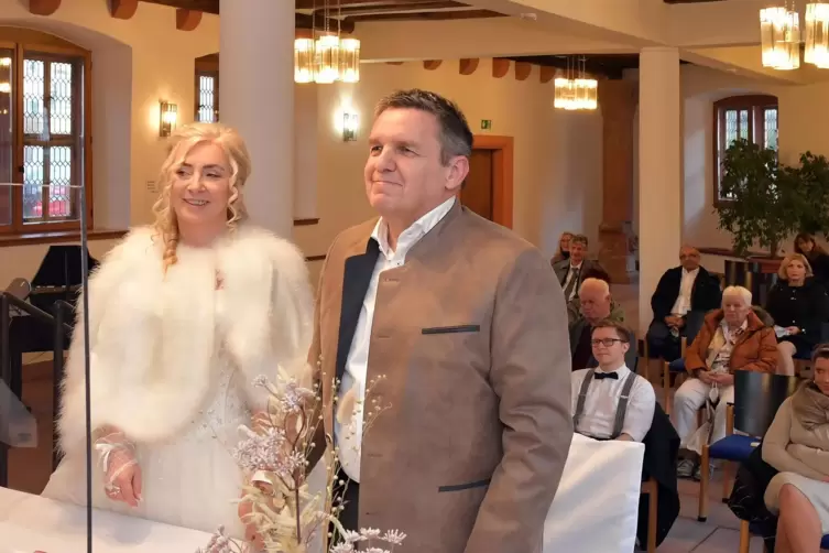 Ja, sie wollen: Annette und Uwe Hans genießen ihren großen Tag im „Casi“. 