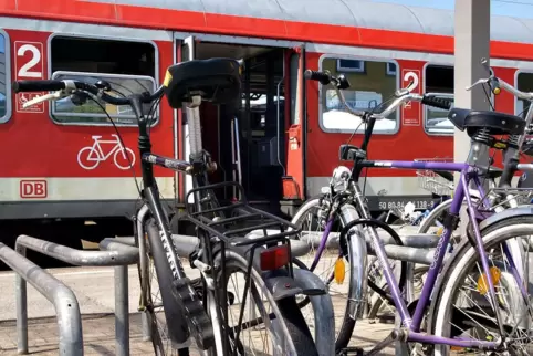 Wie fahrradfreundlich ihre Bahnhöfe und Haltepunkte sind, sollen Teilnehmer einer Online-Umfrage bewerten. 