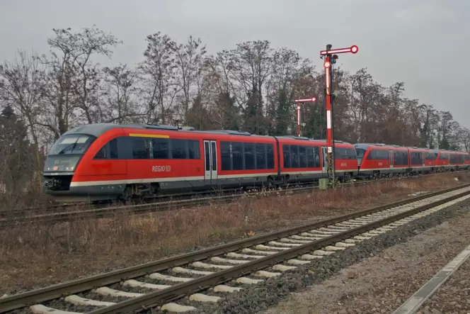 Die störanfälligen Desiro-Triebwagen sorgen auf der Strecke von Neustadt nach Karlsruhe immer wieder für Ärger. Eine Elektrifizi