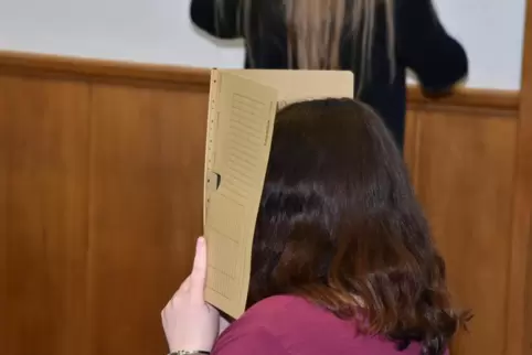 Die 27-Jährige war bereits zum Prozessauftakt (Foto) geständig.