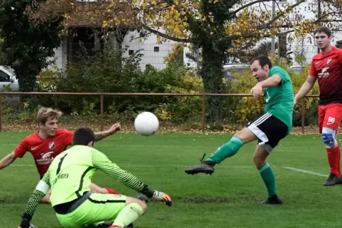 ASV-Spieler Daniel Meyer (rechts, hier in einer früheren Partie) konnte fünf Wochen lang nicht trainieren.